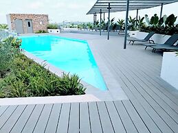 Unique 2 BDR Apartment at Loxwood House With Rooftop Pool and Gym