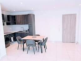 Unique 2 BDR Apartment at Loxwood House With Rooftop Pool and Gym