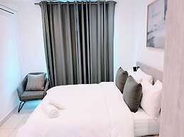 Unique 2 BDR Apartment at Loxwood House With Rooftop Pool and Gym
