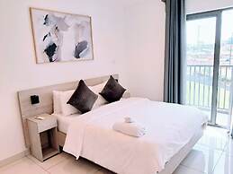 Unique 2 BDR Apartment at Loxwood House With Rooftop Pool and Gym