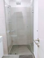 Unique 2 BDR Apartment at Loxwood House With Rooftop Pool and Gym
