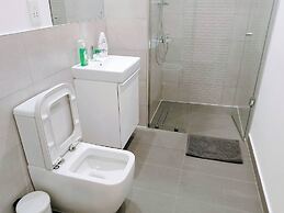 Unique 2 BDR Apartment at Loxwood House With Rooftop Pool and Gym