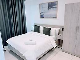 Unique 2 BDR Apartment at Loxwood House With Rooftop Pool and Gym