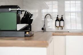 Elegant Mayfair Studio Apartment