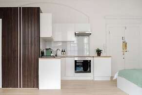 Elegant Mayfair Studio Apartment