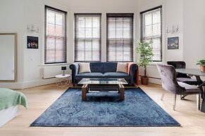 Elegant Mayfair Studio Apartment