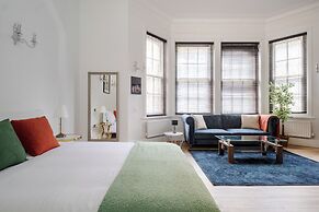 Elegant Mayfair Studio Apartment
