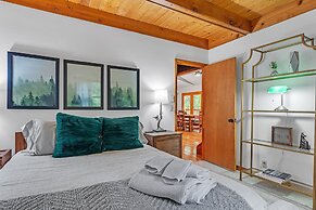 Modern Mountain Retreat Near Dolly Sods & Skiing 3 Bedroom Home