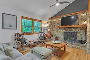 Modern Mountain Retreat Near Dolly Sods & Skiing 3 Bedroom Home