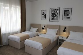 UNO Hotel Jalal-Abad