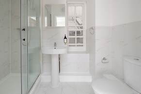 Elegant Mayfair Apartment