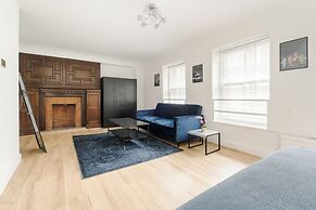 Elegant Mayfair Apartment