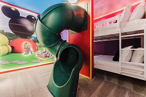 Stunning 8BR Pool Gameroom Minutes to Disney