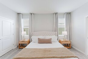 Stunning 8BR Pool Gameroom Minutes to Disney