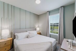 Stunning 8BR Pool Gameroom Minutes to Disney