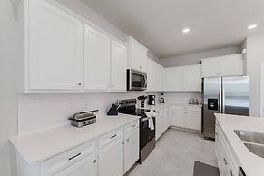 Stunning 8BR Pool Gameroom Minutes to Disney