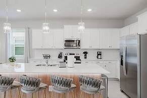 Stunning 8BR Pool Gameroom Minutes to Disney