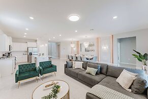 Stunning 8BR Pool Gameroom Minutes to Disney