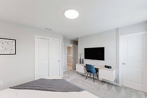 Stunning 8BR Pool Gameroom Minutes to Disney