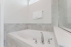 Stunning 8BR Pool Gameroom Minutes to Disney