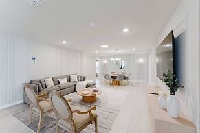 Stunning 8BR Pool Gameroom Minutes to Disney