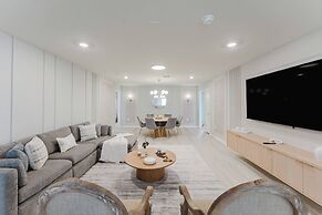 Stunning 8BR Pool Gameroom Minutes to Disney