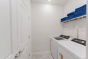 Stunning 8BR Pool Gameroom Minutes to Disney