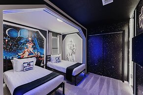 Stunning 8BR Pool Gameroom Minutes to Disney