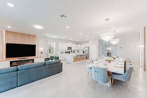 Stunning 8BR Pool Gameroom Minutes to Disney