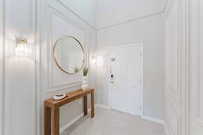 Stunning 8BR Pool Gameroom Minutes to Disney