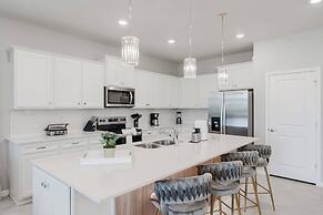 Stunning 8BR Pool Gameroom Minutes to Disney