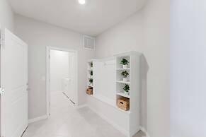 Stunning 8BR Pool Gameroom Minutes to Disney