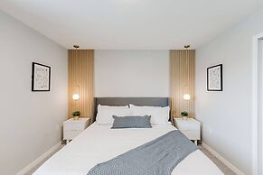 Stunning 8BR Pool Gameroom Minutes to Disney