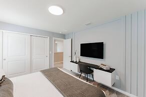 Stunning 8BR Pool Gameroom Minutes to Disney