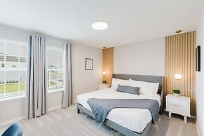 Stunning 8BR Pool Gameroom Minutes to Disney