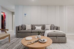 Stunning 8BR Pool Gameroom Minutes to Disney