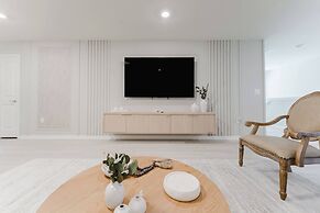 Stunning 8BR Pool Gameroom Minutes to Disney