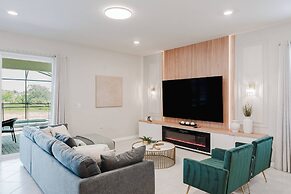 Stunning 8BR Pool Gameroom Minutes to Disney