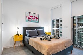 Wake Up to City Views Pool Gym High Speed Wifi