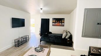 Upper East Side Renovated Studio Free Parking