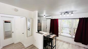 Upper East Side Renovated Studio Free Parking