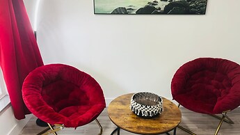 Upper East Side Renovated Studio Free Parking