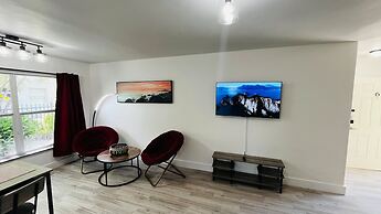 Upper East Side Renovated Studio Free Parking