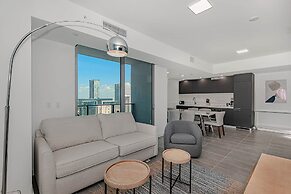 A Gallery in the Sky Rare Corner Unit Pool Gym