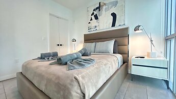 A Gallery in the Sky Rare Corner Unit Pool Gym