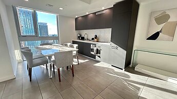 A Gallery in the Sky Rare Corner Unit Pool Gym