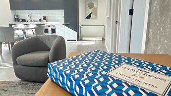 A Gallery in the Sky Rare Corner Unit Pool Gym