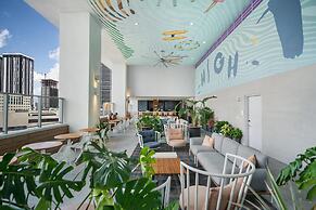 A Gallery in the Sky Rare Corner Unit Pool Gym