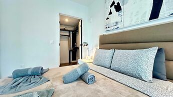 A Gallery in the Sky Rare Corner Unit Pool Gym