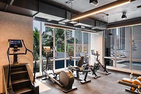 A Gallery in the Sky Rare Corner Unit Pool Gym